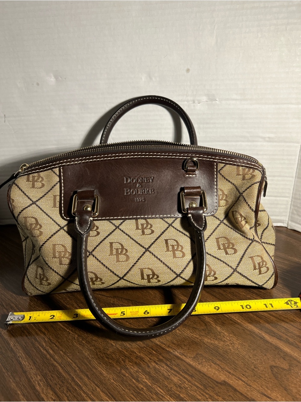 Dooney & Bourke /Handbag - Picture 3 of 4